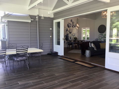 Chanticleer Gardens Barn Cottage With A Pool - Hotel Gold Coast 10