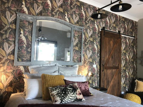 Chanticleer Gardens Barn Cottage With A Pool - Hotel Gold Coast 20