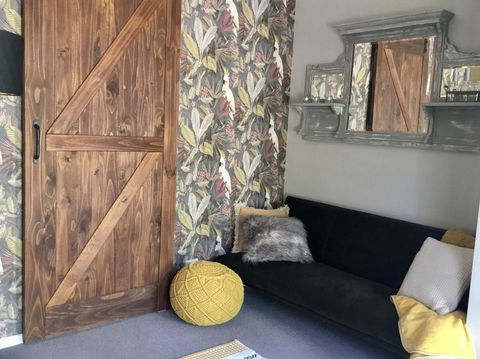 Chanticleer Gardens Barn Cottage With A Pool - Hotel Gold Coast 7