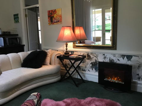 Chanticleer Gardens Barn Cottage With A Pool - Hotel Gold Coast 42