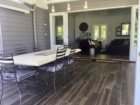 Chanticleer Gardens Barn Cottage With A Pool - Hotel Gold Coast 12