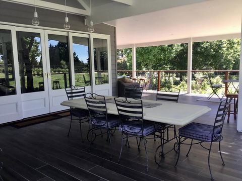 Chanticleer Gardens Barn Cottage With A Pool - Hotel Gold Coast 5