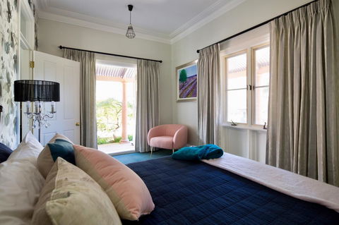 Chanticleer Gardens Barn Cottage With A Pool - Hotel Gold Coast 36