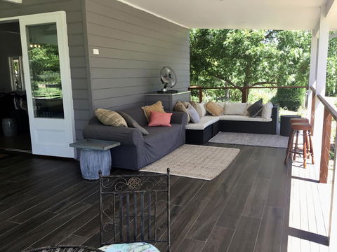 Chanticleer Gardens Barn Cottage With A Pool - Hotel Gold Coast 1