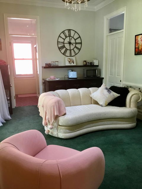 Chanticleer Gardens Barn Cottage With A Pool - Hotel Gold Coast 41