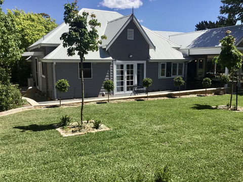 Chanticleer Gardens Barn Cottage With A Pool - Hotel Gold Coast 9