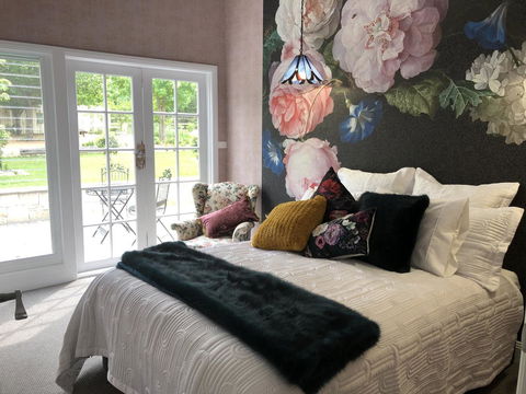Chanticleer Gardens Barn Cottage With A Pool - Hotel Gold Coast 0