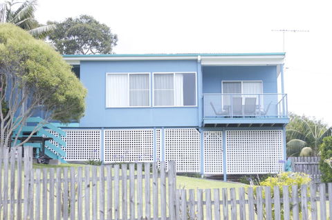Clareview, 8 Korogora Street - Hotel Gold Coast 4