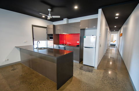 Magnum Serviced Apartments - Hotel Gold Coast 8