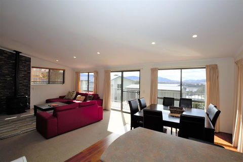 Boronia 2/30 Nettin Circuit - Hotel Gold Coast 2