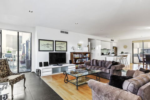 BOUTIQUE STAYS - Catani Gardens - Hotel Gold Coast 1