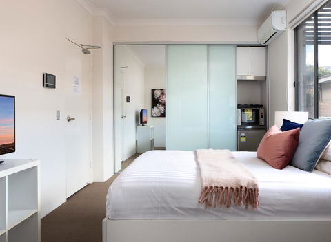Bright Studio Steps From Westmead Hospital - Hotel Gold Coast 3