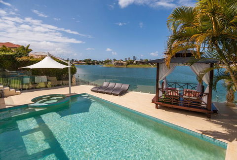 Broadbeach Waterfront Holiday House - Hotel Gold Coast 2