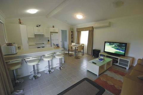 Broke Village Hideaway - Hotel Gold Coast 3