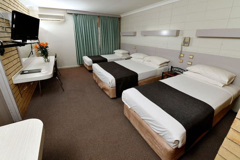 Burke And Wills Motor Inn - Hotel Gold Coast 1