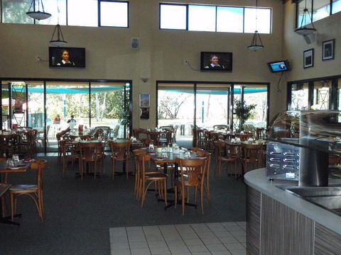 Bushland Beach Tavern - Hotel Gold Coast 3