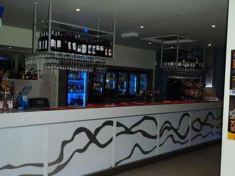 Bushland Beach Tavern - Hotel Gold Coast 2