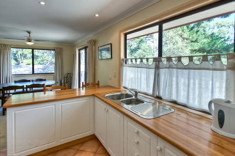 Camelot - Hotel Gold Coast 3