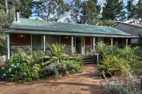 Camelot - Hotel Gold Coast 0