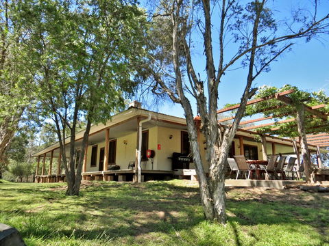 Capertee National Park Cottages - Hotel Gold Coast 2