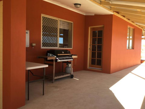 Caretakers Cottage Budget Accommodation - Hotel Gold Coast 0
