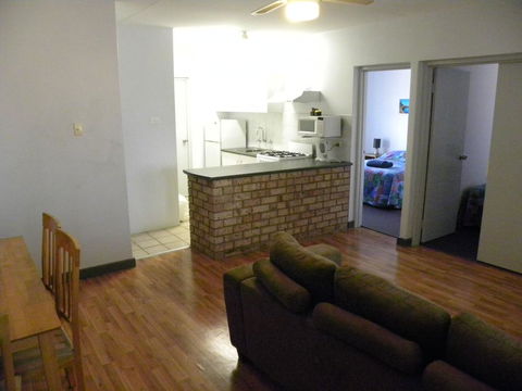 Carnarvon Central Apartments - Hotel Gold Coast 2