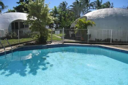 Casablanca Dome Trinity Beach - Hotel Gold Coast 2