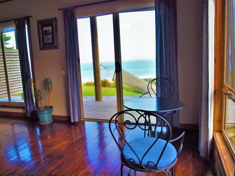 Castaways Apollo Bay - Hotel Gold Coast 2