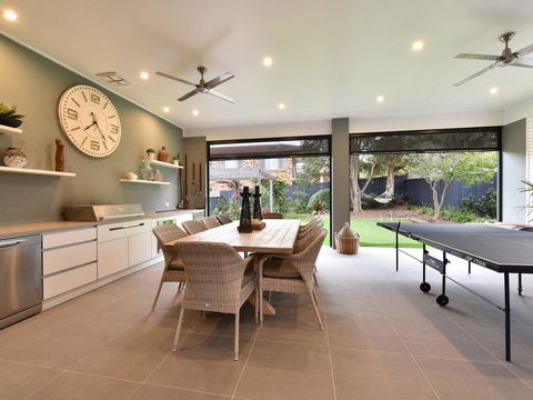Caves Luxury Beachside Escape - Literally Across The Road From Surf Club - Hotel Gold Coast 2