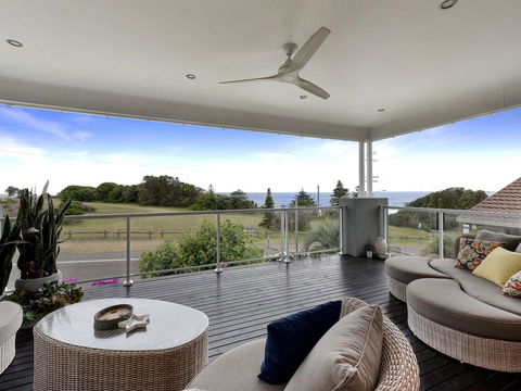 Caves Luxury Beachside Escape - Literally Across The Road From Surf Club - Hotel Gold Coast 0