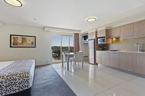 CBD Executive Apartments - Hotel Gold Coast 2