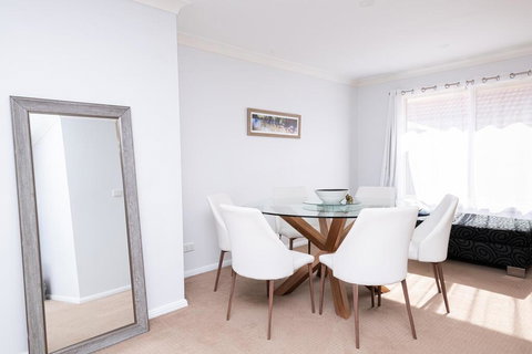 Central March 2 Bed, Walk Everywhere - Hotel Gold Coast 2