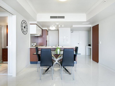 Chevron Renaissance 2 Bedroom Apartment - Hotel Gold Coast 3