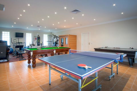Cleggett Estate - Hotel Gold Coast 3