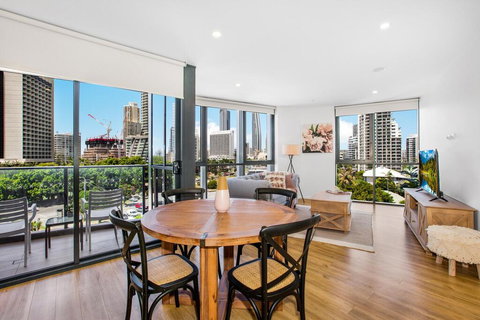 Coastal Apartment With Balcony, Parking And Pool - Hotel Gold Coast 0