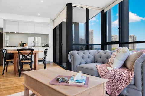 Coastal Apartment With Balcony, Parking And Pool - Hotel Gold Coast 1