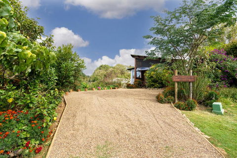 Cobhearthome - Hotel Gold Coast 1