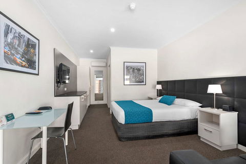 Comfort Inn & Suites Manhattan - Hotel Gold Coast 0