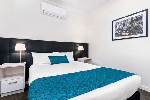 Comfort Inn & Suites Manhattan - Hotel Gold Coast 2