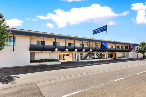 Comfort Inn & Suites Manhattan - Hotel Gold Coast 1