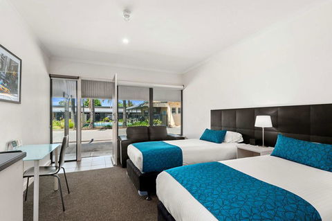 Comfort Inn & Suites Manhattan - Hotel Gold Coast 3