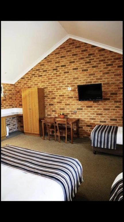 Condobolin Motor Inn - Hotel Gold Coast 3