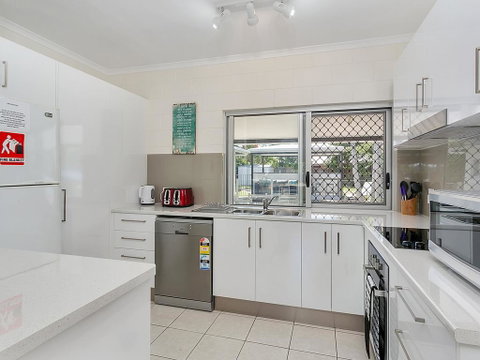 Connemara Beachside Cottage - Hotel Gold Coast 3