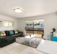 Contemporary 2 Bedroom Beachfront Apartment - Hotel Gold Coast