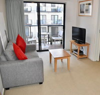 Convenient City Apartment with Pool Gym and Tennis Court - Hotel Gold Coast