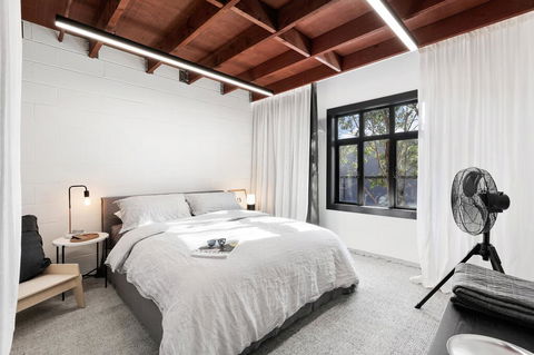 Converted Warehouse City Loft - Hotel Gold Coast 1