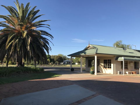 Country Gardens Motor Inn - Hotel Gold Coast 0
