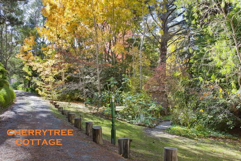 Crafers Cottages - Hotel Gold Coast 1