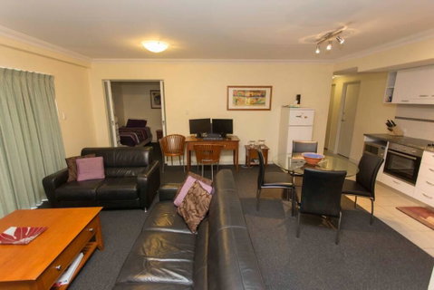 Debs Apartment MtsBay - Hotel Gold Coast 0