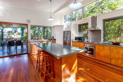 Decked Out For A Fantastic Holiday - Winnett St, Woorim (Upstairs Only) - Hotel Gold Coast 2